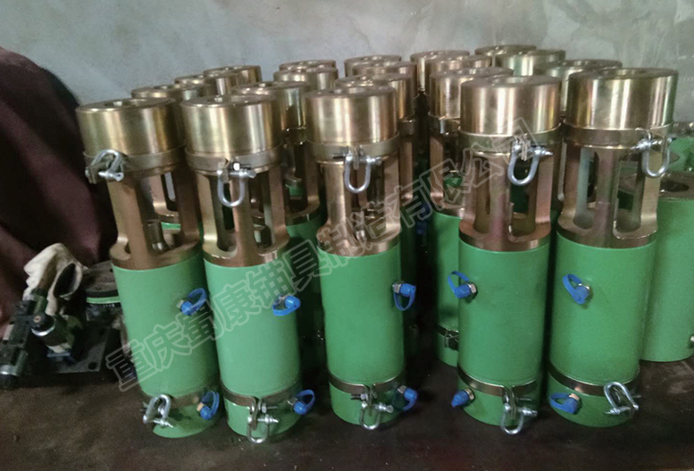 穿心式擠壓機(jī)